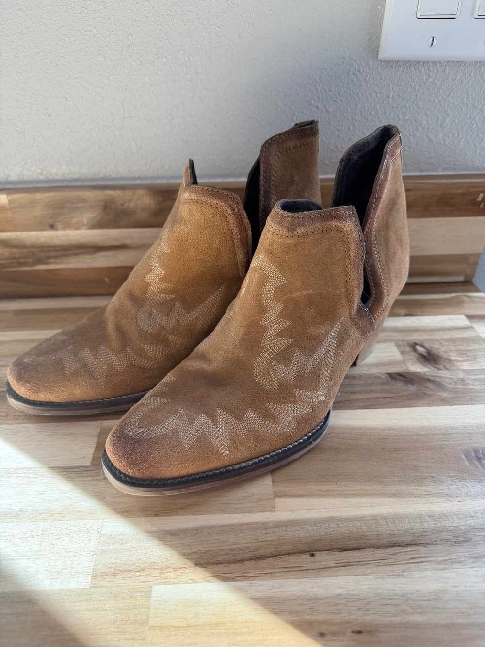 Roper Rowdy Tan Suede Western Ankle Boots - 7.5